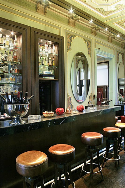 Cafe Zanzibar....İstanbul....black mable