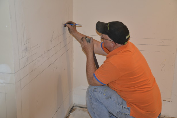 one room challenge moulding